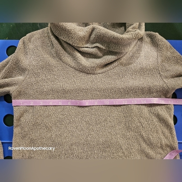 Fashion Nova Sweater - Picture 5 of 6